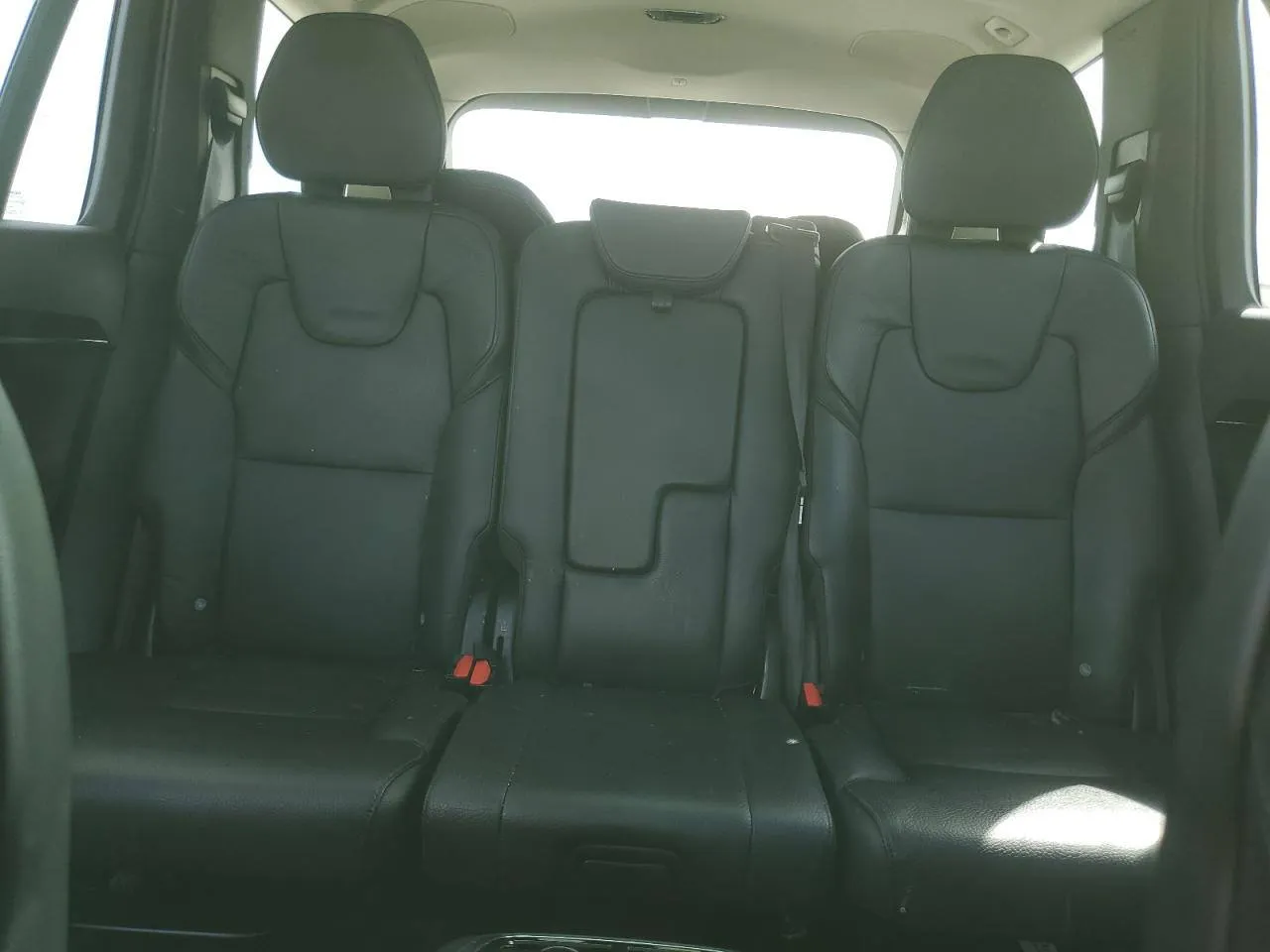 Фото VOLVO XC90 T6 – справа ззаді