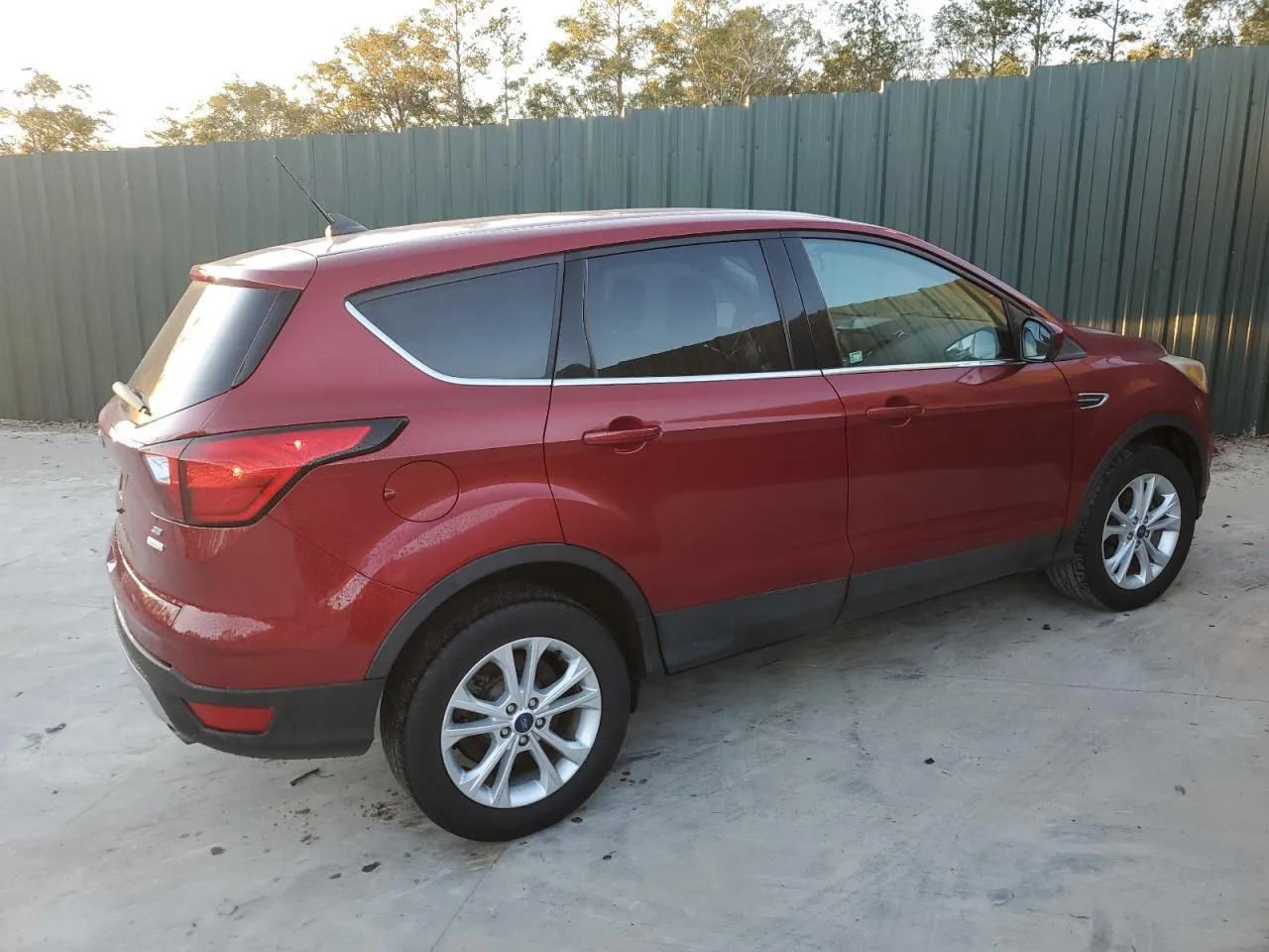 Фото FORD ESCAPE SE – салон передні сидіння