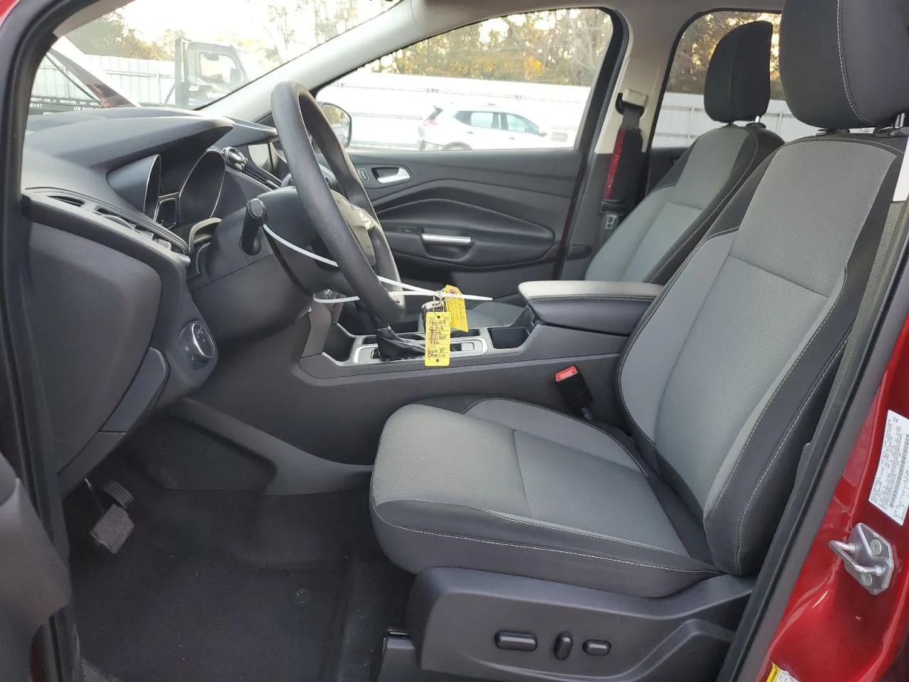 Фото FORD ESCAPE SE – спереді
