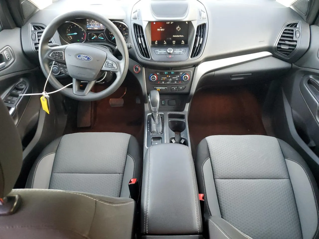 Фото FORD ESCAPE SE – багажник