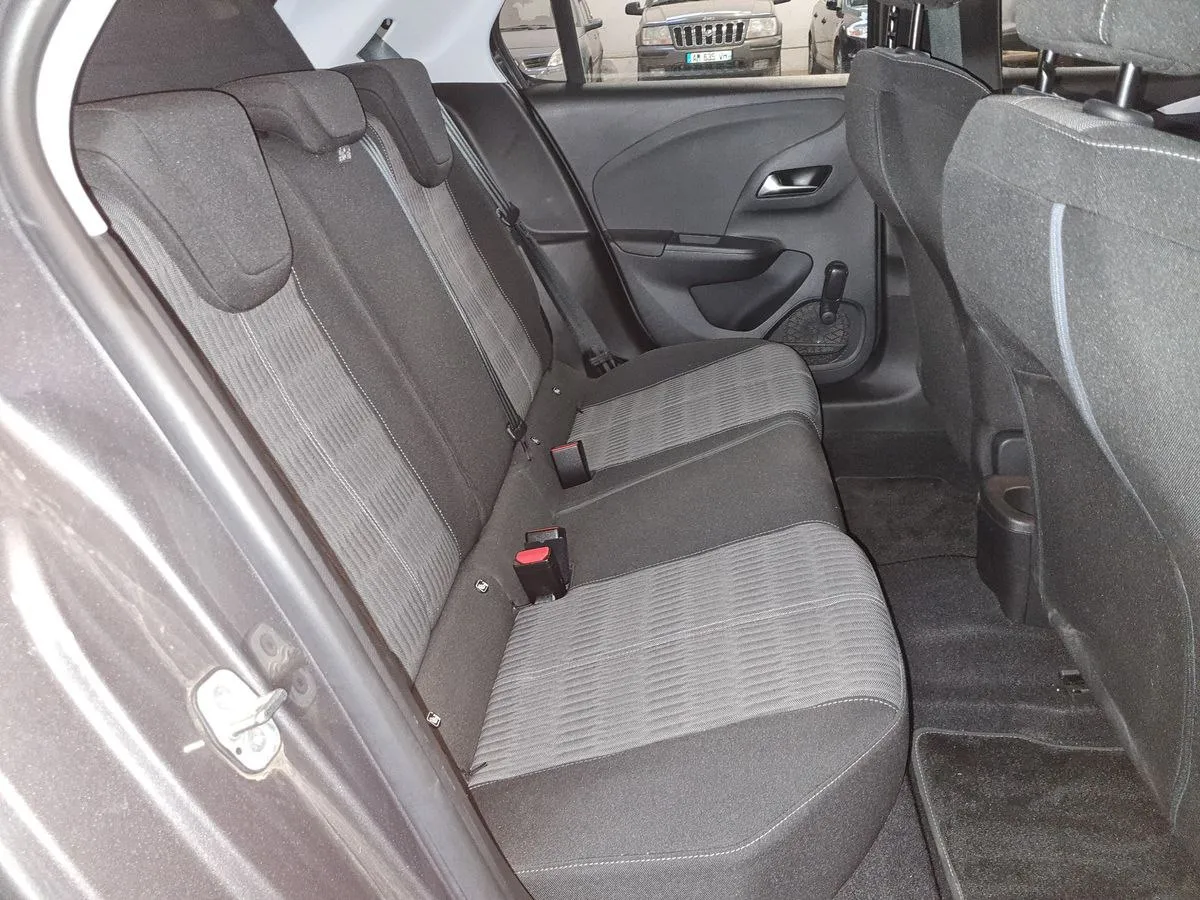 Фото Opel Corsa 1.2 Turbo Edition – справа спереду