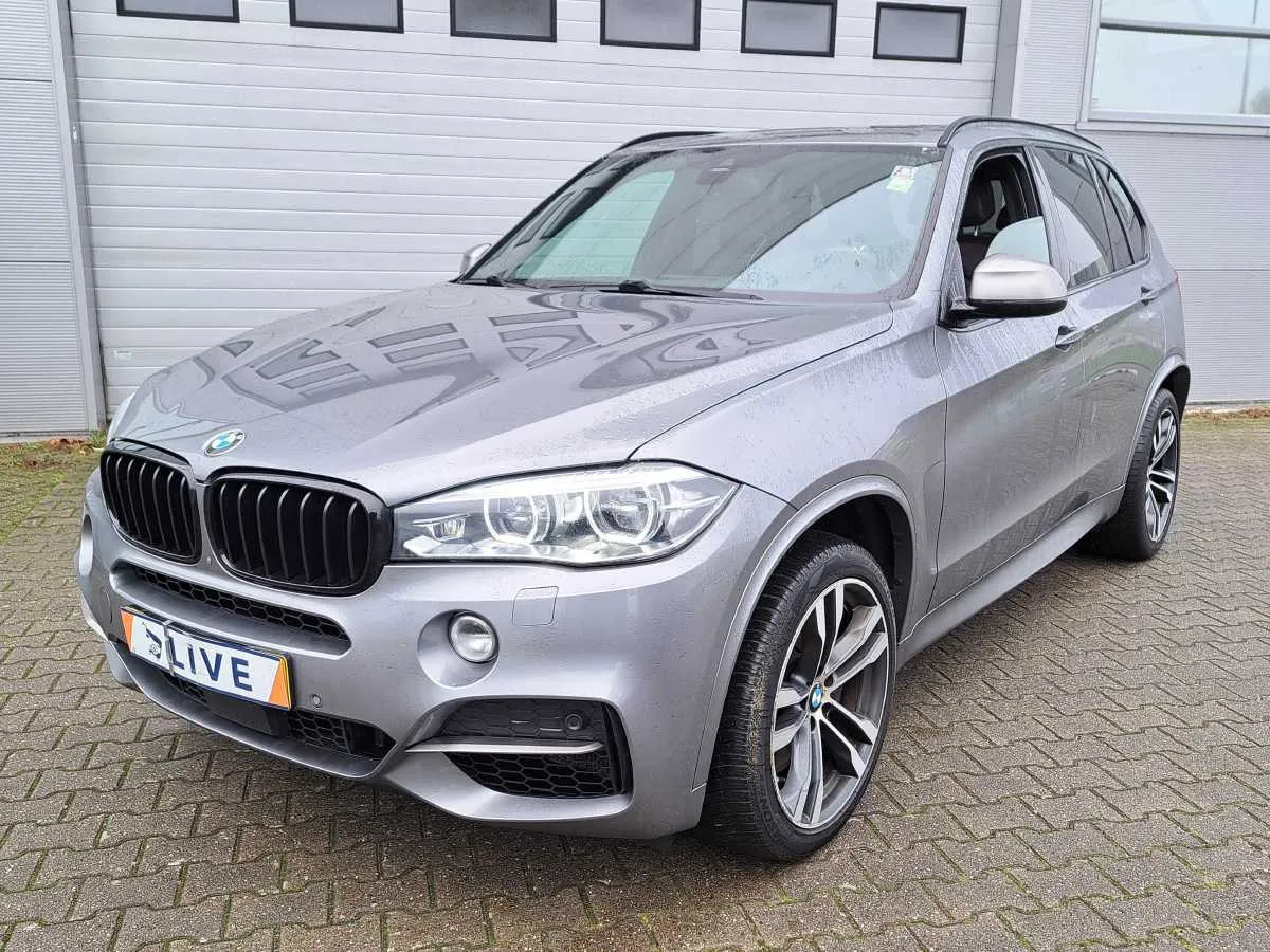 Фото BMW X5 M50d – спереді