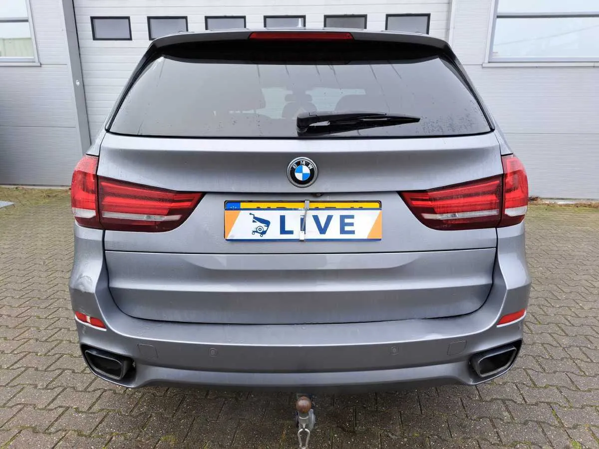 Фото BMW X5 M50d – багажник