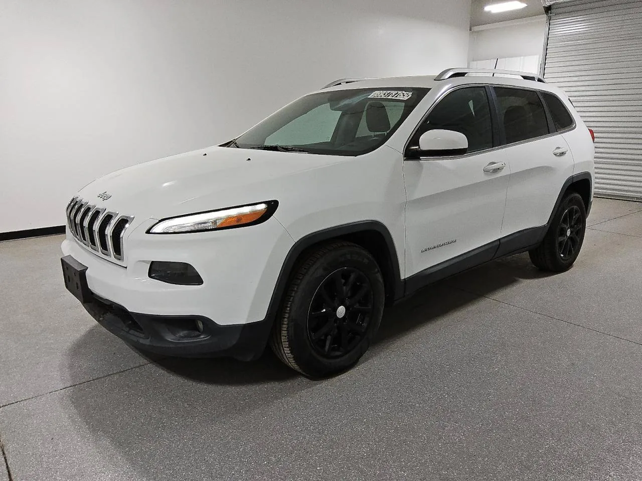 Фото JEEP CHEROKEE LATITUDE – салон передні сидіння