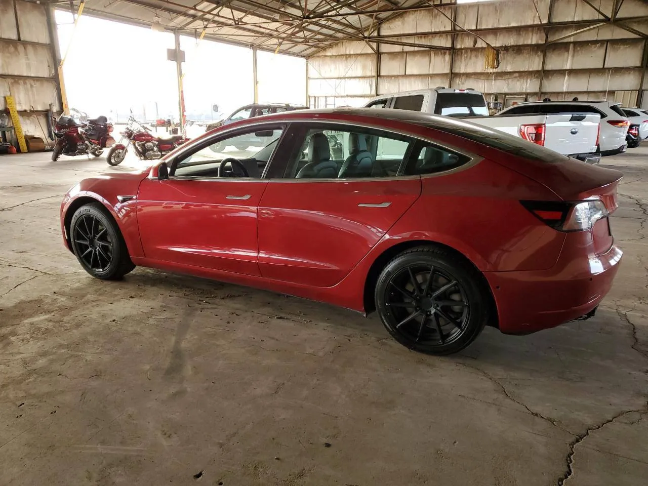 Фото Tesla Model 3 – багажник