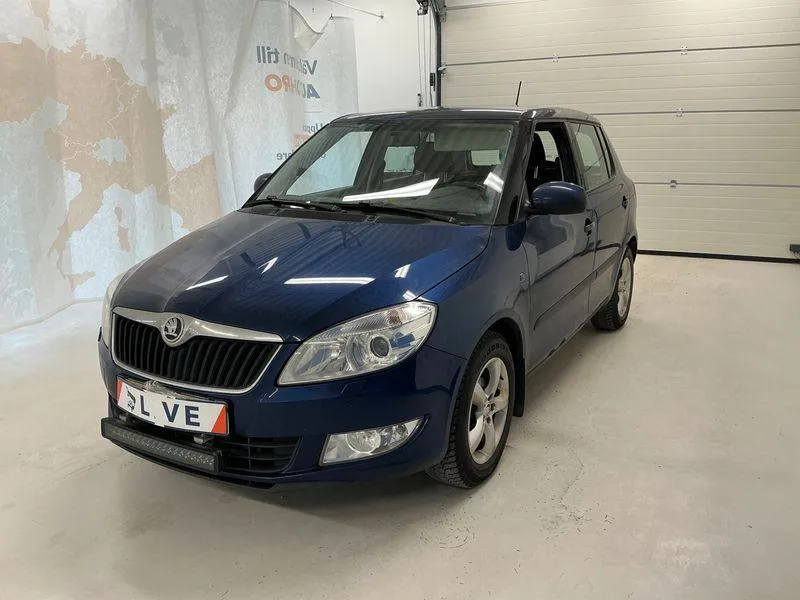 Фото Skoda Fabia Elegance – збоку