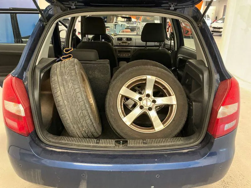 Фото Skoda Fabia Elegance – зліва ззаді