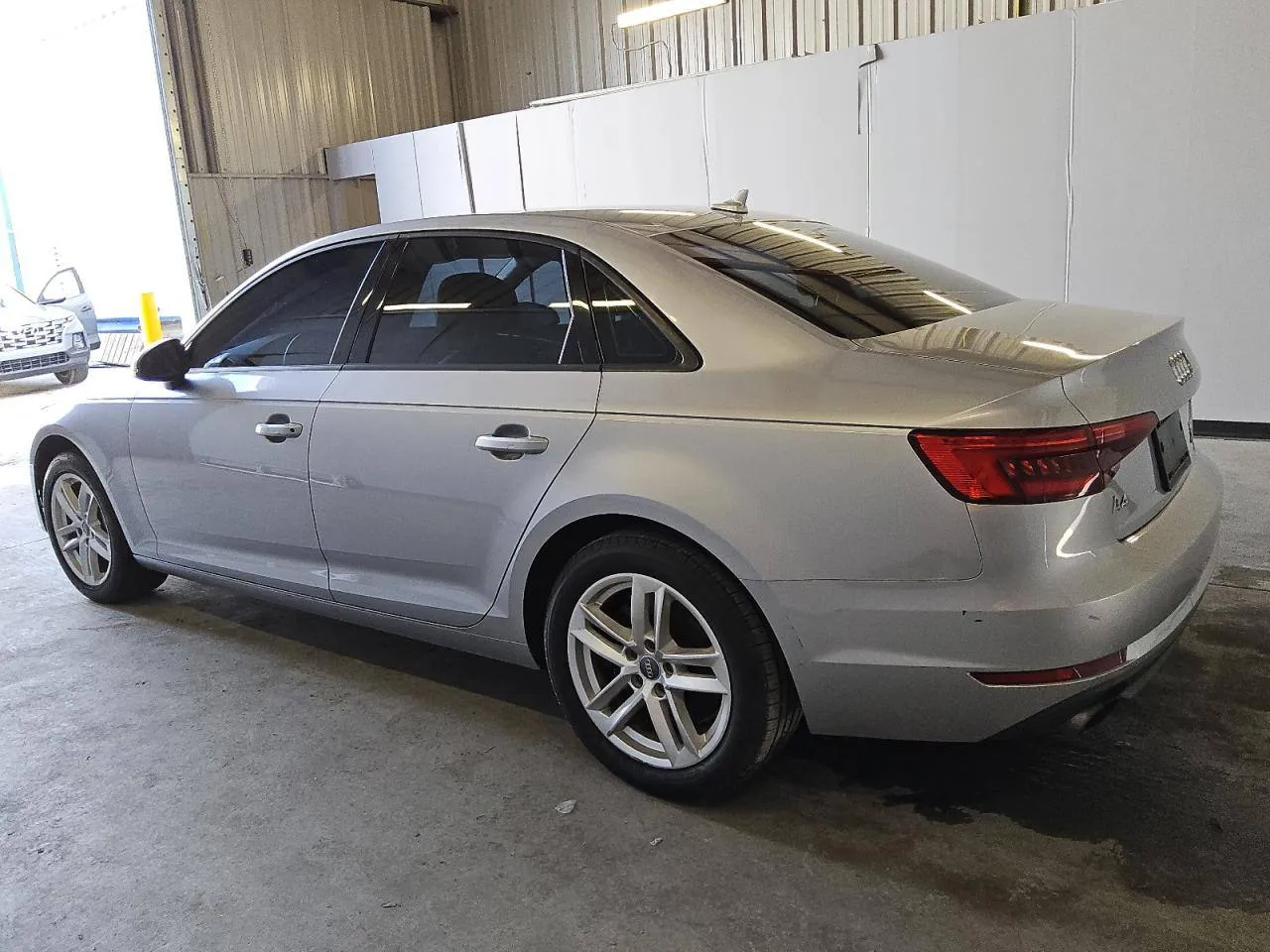 Фото Audi A4 Premium – панель приборів