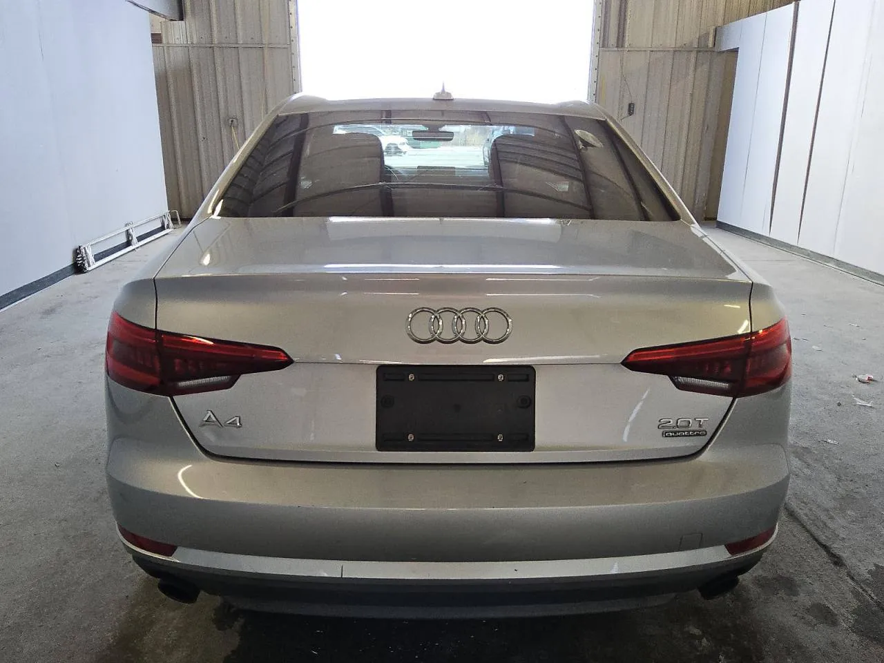 Фото Audi A4 Premium – салон задні сидіння