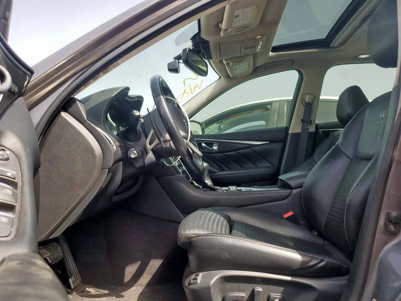 Фото Infiniti Q50 Hybrid Premium – спереді